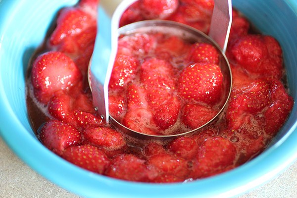 Strawberry Cake | My Kitchen Addictions